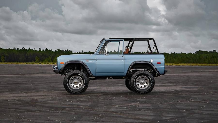  Ford Bronco by Velocity Restorations 1973 года  (фото 5 из 23)